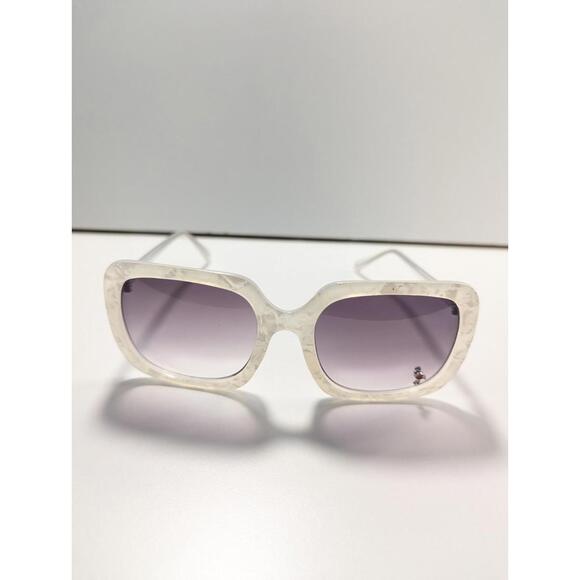 Betsey Johnson White Square Sunglasses Flamingo Accent Logo Designer - Picture 2 of 9